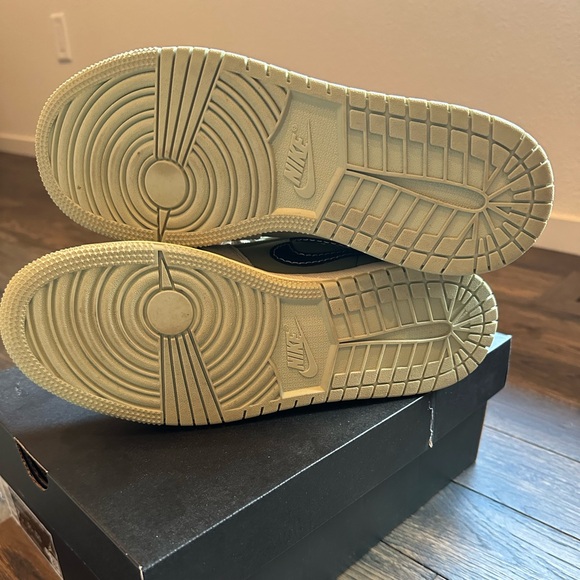 Nike Air Jordan - Picture 4 of 5